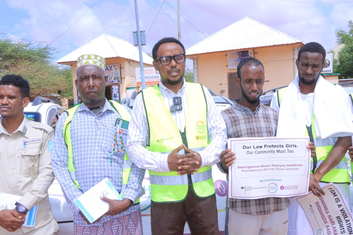 IfrahFoundation's tweet photo. The #BornPerfectCaravan travelled from #Dhusamareb to #Abudwaq, bringing communities together to discuss FGM &amp; the #Galmudug #AntiFGMLaw. Community leaders, police, &amp; IDP communities reaffirmed their commitment to ending FGM. Thanks to @GermanyinSOM for supporting this initiative https://t.co/aSfBJYFxE5
