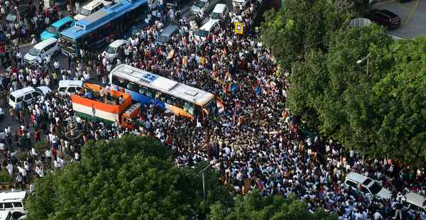 GeoCametolight's tweet photo. Opposition alliance comes together amid heavy police deployment to march to SC
Cong. says over 2.5 lakh people took part in the 4hour-long ‘March for Democracy’
Petition filed in the SC over alleged large-scale deletions in poll rolls #DKPutsIndiaFirst #DigitalPayments #Jailer2 https://t.co/sc9FlUYjlu
