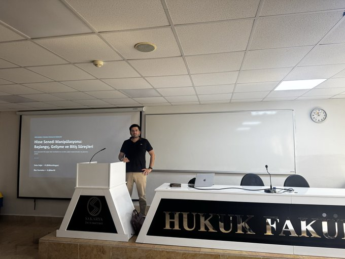 guedesmichelle3's tweet photo. Sakarya Üniversitesi Hukuk Fakültesi Dekanı Prof. Dr. Şafak Narbay, Bilgisayar ve Bilişim Bilimleri Fakültesi Dekanı Prof. Dr. Numan Çelebi ve değerli 

@ilkerpr
#SakaryaÜniversitesi #FinansalOkuryazarlık #Borsa #SermayePiyasaları #Hukuk #Bilişim https://t.co/PlD8Y1lazA