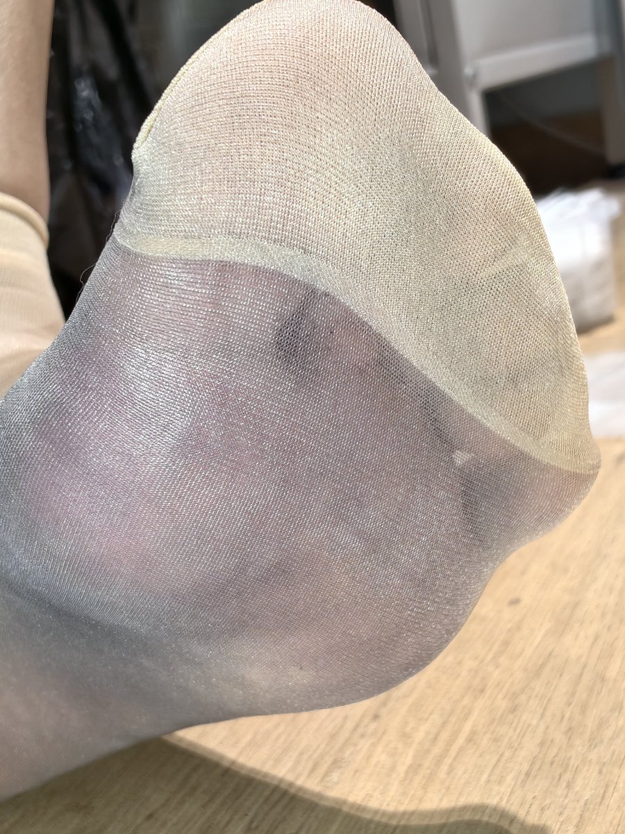 xiaoyao1014's tweet photo. 重口才有乐趣，上手，手都臭爆炸，这种东西，还是你来，犯贱了，受不了了，想来做清洁了，上嘴👄，🐔更加受不了
#原味重口 #原味袜子 #重口袜子 #重口丝袜 #原味丝袜 https://t.co/jK3o7hprGK
