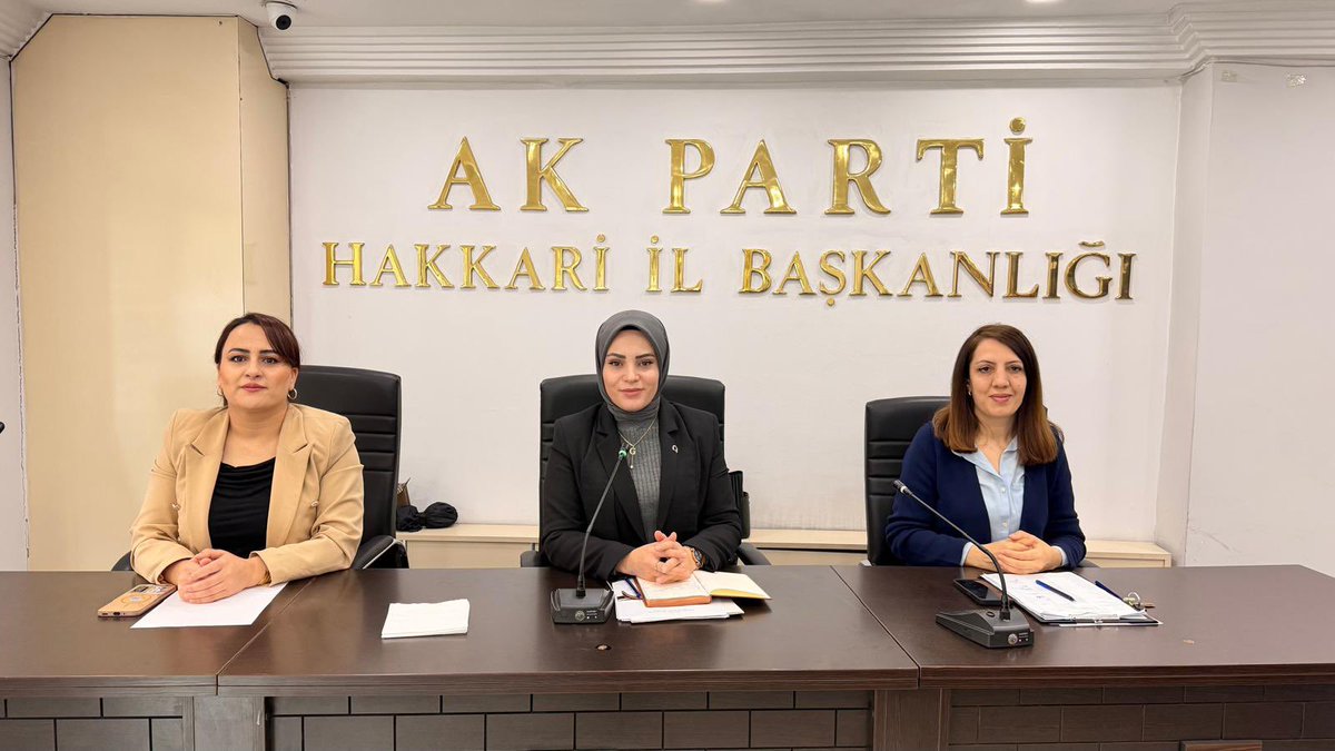Akkadin_Hakkari's tweet photo. 📍Hakkari

İl Kadın Kolları Başkanımız Sn.@GunesHyv başkanlığında haftalık olağan yönetim kurulu toplantımızı gerçekleştirdik.

Toplantımızda yürüttüğümüz çalışmaları değerlendirerek önümüzdeki döneme ilişkin plan ve hedeflerimizi istişare ettik. https://t.co/wg7FIucfVB