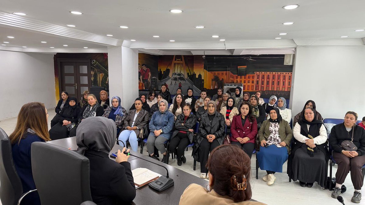 Akkadin_Hakkari's tweet photo. 📍Hakkari

İl Kadın Kolları Başkanımız Sn.@GunesHyv başkanlığında haftalık olağan yönetim kurulu toplantımızı gerçekleştirdik.

Toplantımızda yürüttüğümüz çalışmaları değerlendirerek önümüzdeki döneme ilişkin plan ve hedeflerimizi istişare ettik. https://t.co/wg7FIucfVB