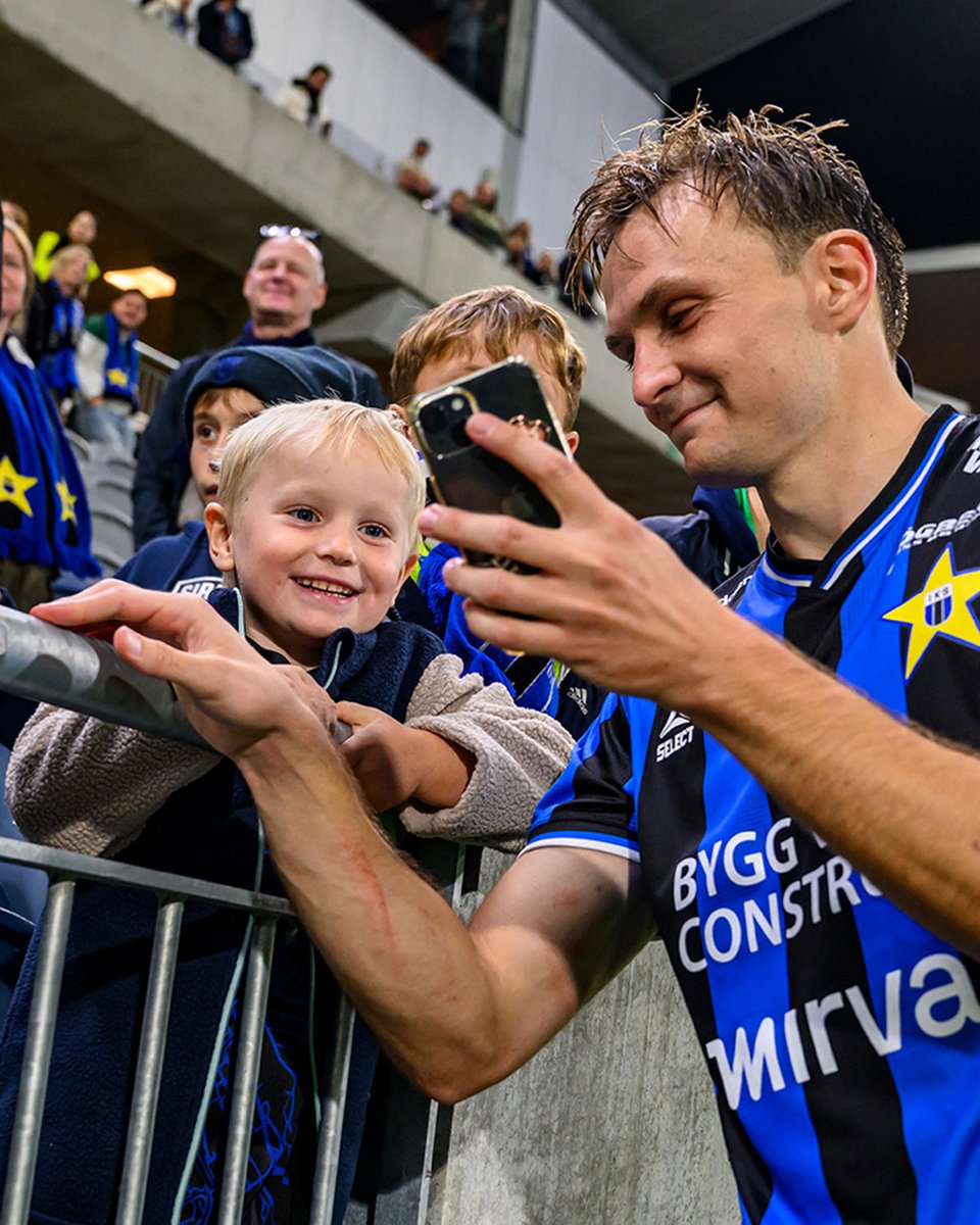 siriusfotboll's tweet photo. 🏟️ Familjeläktaren får ny placering på Studan inför säsongen 2027.

Familjeläktaren flyttas till sektion 5–6 och får samtidigt möjlighet till utökad kapacitet och en helt ny lek- och aktivitetsyta i direkt anslutning till sektionen.

Läs mer på https://t.co/A38taq3zBL. https://t.co/ssB79jBmjH