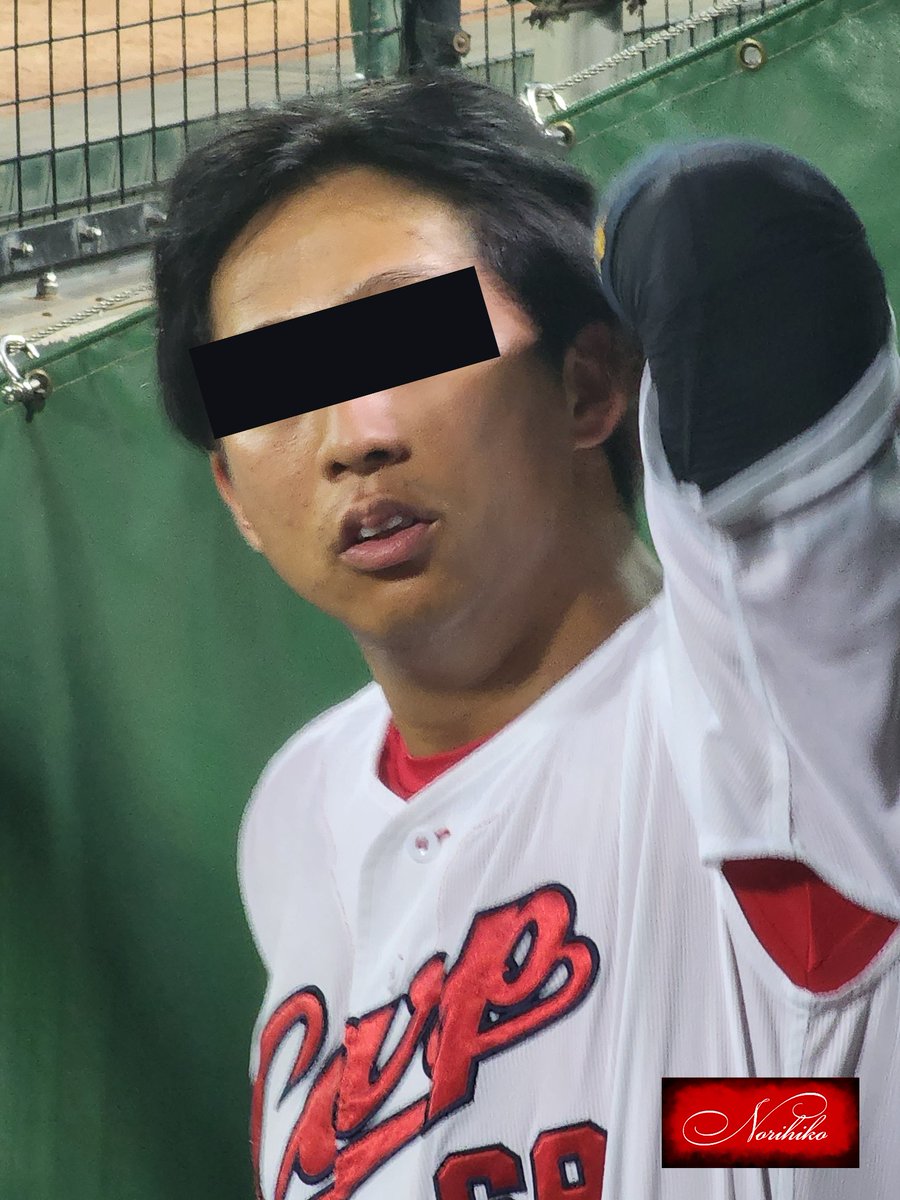 norihiko0312's tweet photo. ずっと何処かで見た顔やったなぁ〜と携帯の画像見返してたらやっぱり❗️
2024.7.30ズムスタ試合終了後に撮った写メやったわ❗️😳
試合後にわざわざロッカーから選手をベンチに呼び出すくらいやからよっぽど親しい間柄なんやろうな〜とつい写メ撮ったやつ
この年1月の自主トレで色々あったんやったなぁ… https://t.co/XaXJAWlmy4