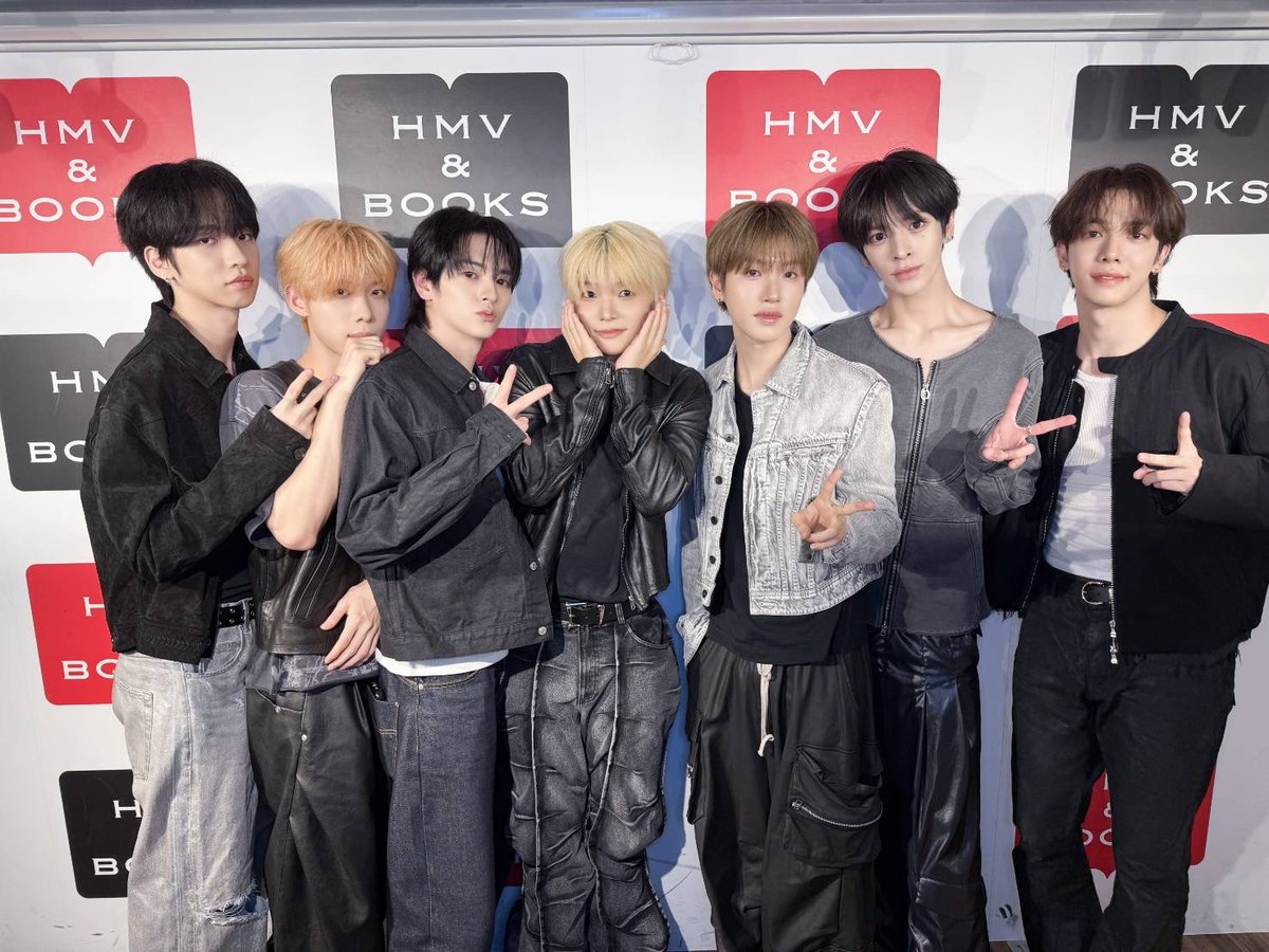HmvBooksShibuya's tweet photo. 【#nSSign 】@nSSign_official @nSSign_JAPAN
本日は【『迷走路 -WAY OUT-』 リリースイベント】を開催✨
記念にお写真とサインを頂きました📸
沢山の笑顔が溢れるスペシャルなイベントになりました👏
またの開催をお待ちしております🙇
#エンサイン #迷走路_WAY_OUT #DANCE_ON_THE_EARTH https://t.co/kjLyLSGseA