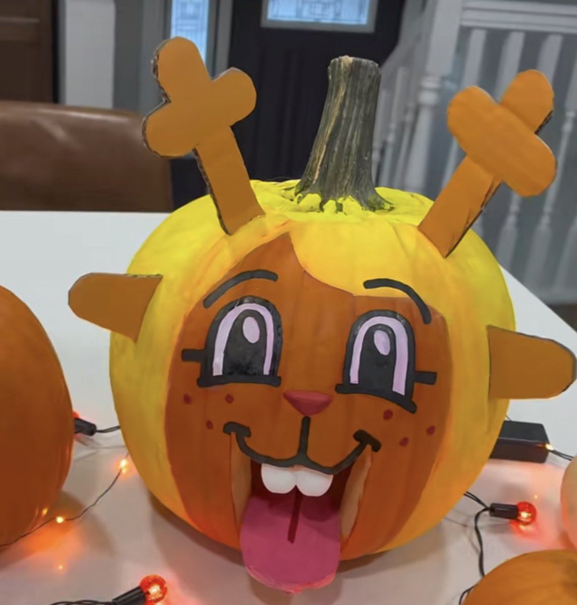 duckoranape's tweet photo. Noelle holiday pumpkin #noellepumpkintwt https://t.co/xE2gLf76Y5