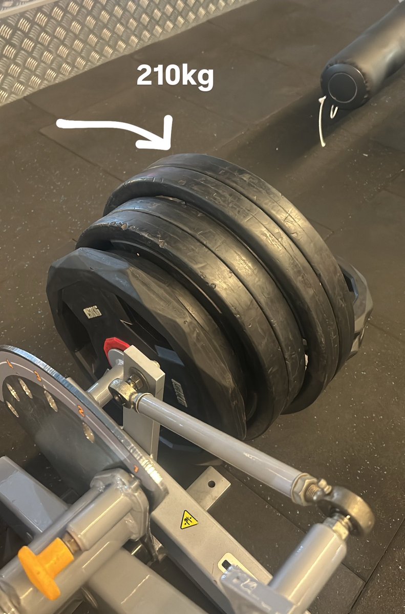abom3G8's tweet photo. Light weight like 4 bitches sitting on the machine 🙄. https://t.co/3oJUygNFAT