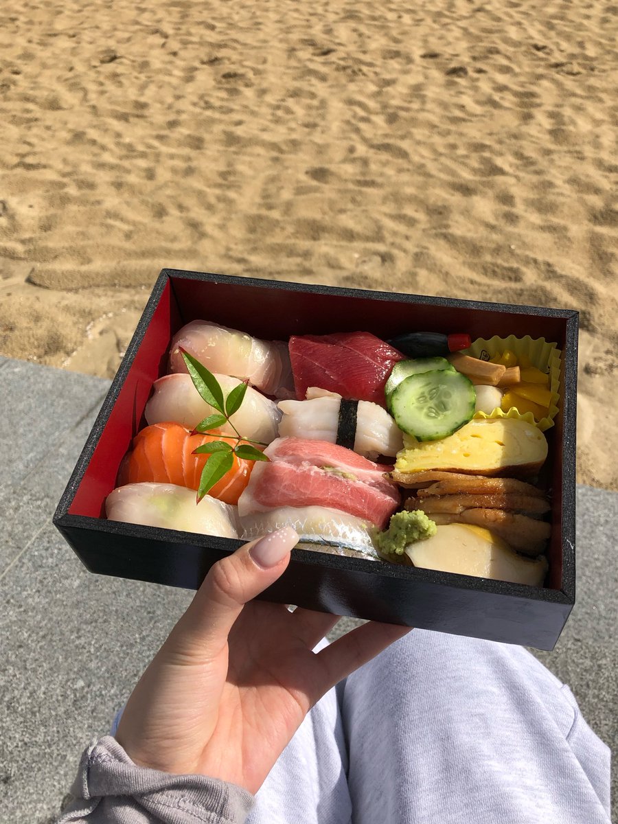 yessorroh's tweet photo. 해운대에서 헤어질결심 초밥 먹기........
왜 그 여자한테 초밥 사준거예요?!!! https://t.co/pxeRroSlnQ