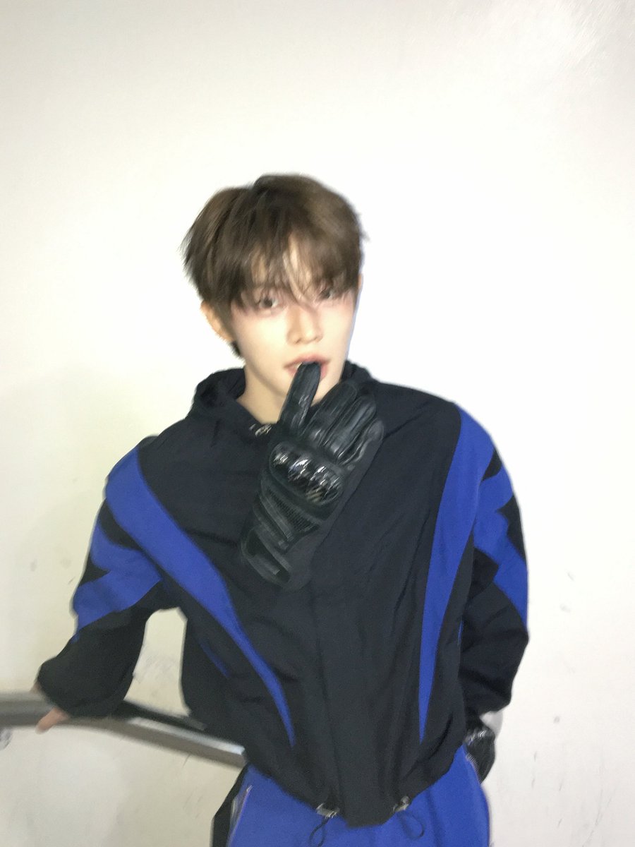 CYE_MEMBERS7's tweet photo. 장갑 맛 없어

#전민욱 #JEONMINWOOK
#CLOSEYOUREYES #클로즈유어아이즈 
#CYE #클유아 https://t.co/g6tuI1iRAA
