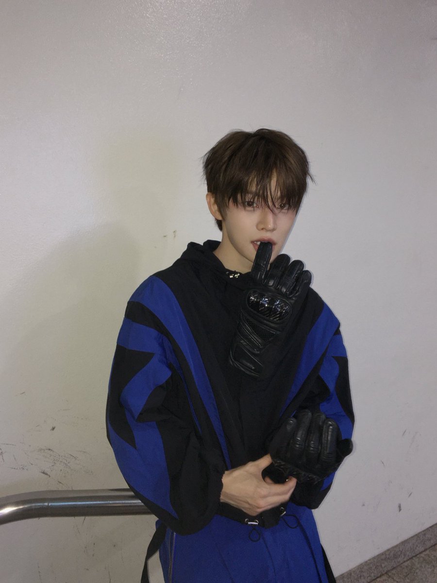CYE_MEMBERS7's tweet photo. 장갑 맛 없어

#전민욱 #JEONMINWOOK
#CLOSEYOUREYES #클로즈유어아이즈 
#CYE #클유아 https://t.co/g6tuI1iRAA