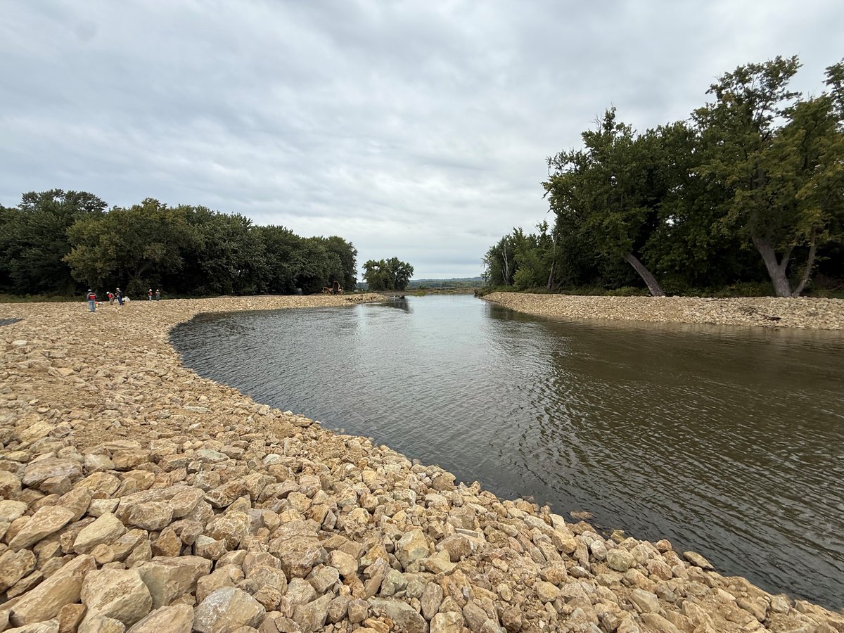 StPaulUSACE's tweet photo. Final touches are happening at the Upper Pool 4 #PierceCounty Islands project located near #BayCity, #Wisconsin, on the #UpperMississippiRiver.

Read more here: https://t.co/cCThLlwCUL

We are #BuildingStrong
#USACEMVD https://t.co/8aeqZ5JNg5