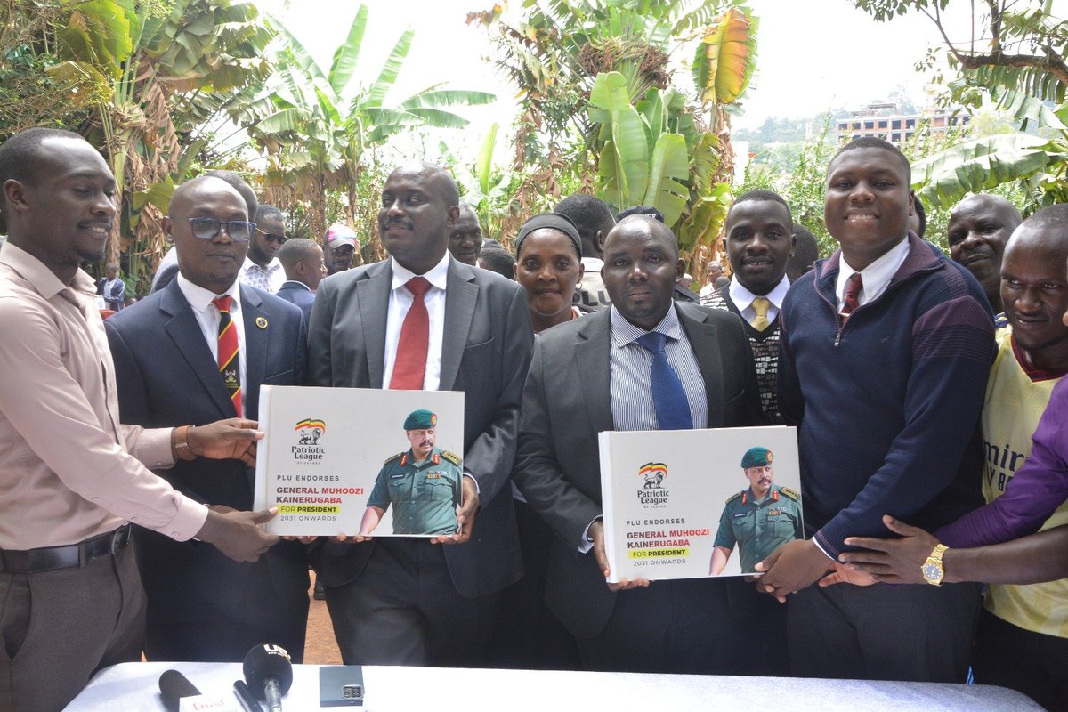HonTwallafadil's tweet photo. This afternoon I have had a meeting with members of the Makerere University Convocation at the PLU Secretariat.
They also picked books for Endorsement of Gen @mkainerugaba for Presidency 2031. https://t.co/dWV2L3JZyu