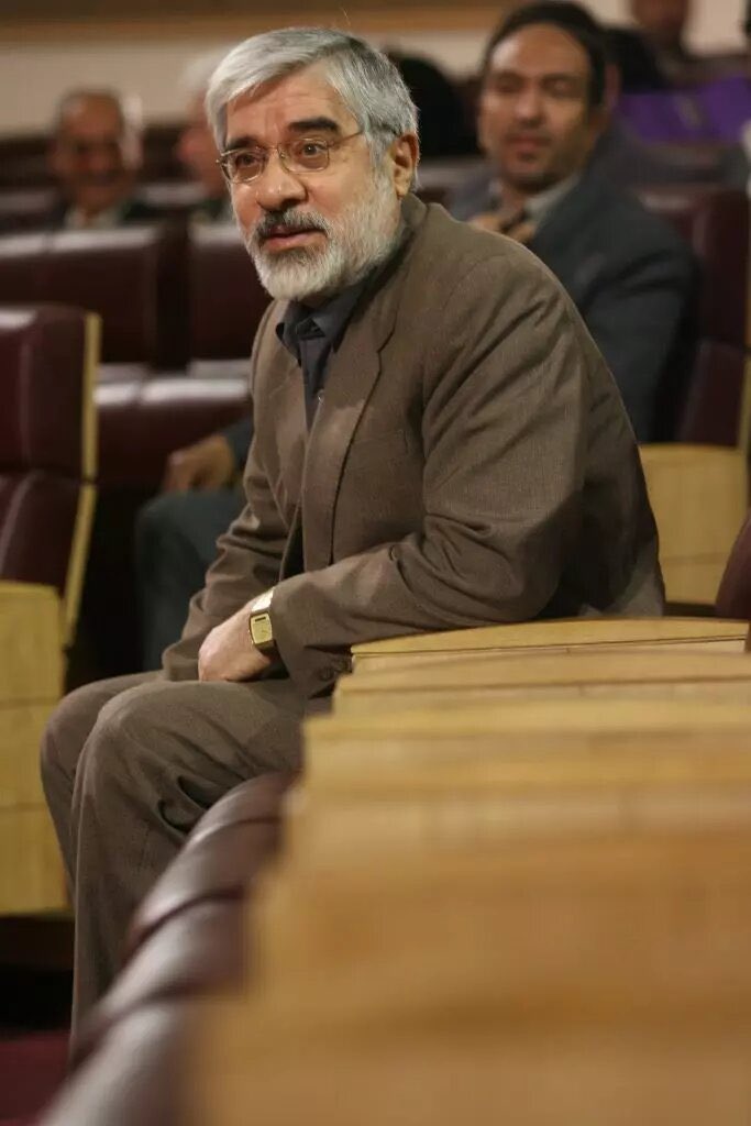 13920matin's tweet photo. یکی رو با پای چلاق میارن کف تایم‌لاین...
یکی هم خبر مرگشو میارن....
یکیشونم دامادش داره سرکوچه عربده میکشه(:
گویا داره ریشه‌شون میخشکه... https://t.co/VfpWAZR6Ul