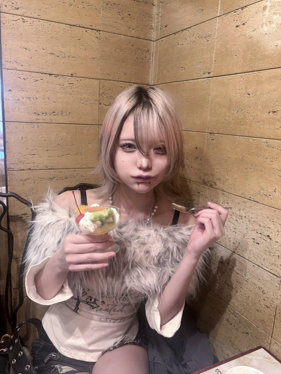 Ng_x_x_sm's tweet photo. 見所は太もも https://t.co/hYi3CCkvWc