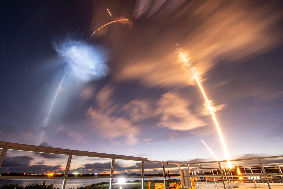 mdcainjr's tweet photo. SpaceX launched their Falcon 9 in support of the CRS-35 mission. This mission was carrying the final pair of solar arrays to help with power generation upon the ISS.
#CRS35 @Redwire https://t.co/6btYPco8BV