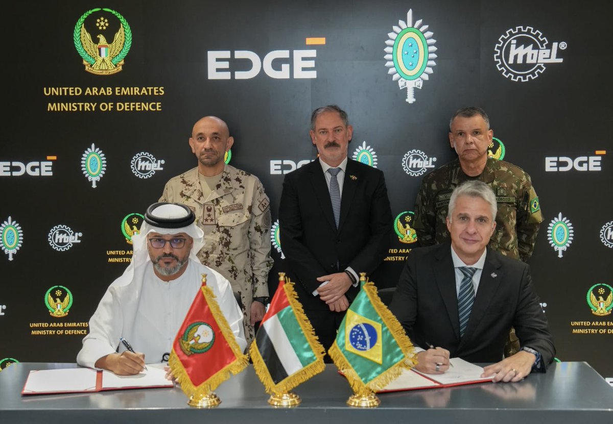 _edgegroup's tweet photo. وقّعت إيدج خطاب نوايا مع وزارة الدفاع الإماراتية والجيش البرازيلي وشركة إندستريا دي ماتريال بيليكو دو برازيل (IMBEL)، يرسم مسار المبادرات المشتركة المستقبلية في مجالات تحديث القوات البرية والتطوير الصناعي ونقل التكنولوجيا، بما يسهم في تعزيز القاعدة الصناعية الدفاعية البرازيلية. https://t.co/K2FL7H8WA0