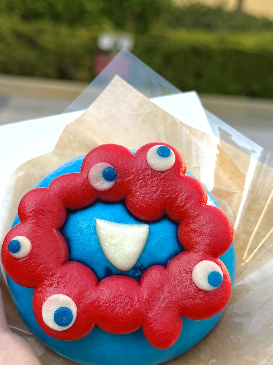ewa_2944's tweet photo. コブファミであり元万博通期のUSJファンである自分大歓喜イベ本当にありがとうございました(;_;)🖤
1000日前は行けなかったから初めて推しが世界で一番大好きな場所で歌っているところを見られて幸せだった😀‼️
みゃくまんも食べられて、グッズも欲しいのいっぱい買えて満足🎶
#USJファン #EXPO2025 https://t.co/D7oPIMkuNv