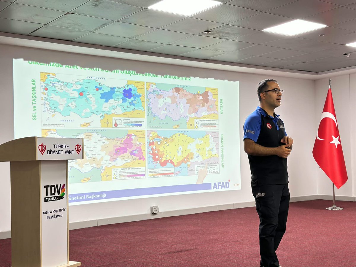 AFADGaziantep's tweet photo. 13 Ekim Uluslararası Afet Risklerinin Azaltılması Günü kapsamında, Türkiye Diyanet Vakfı Kız Öğrenci Yurdunda afet farkındalık eğitimi ve tahliye tatbikatı gerçekleştirildi.

Unutmayalım; afetlere karşı bilinçli olmak hayat kurtarır! https://t.co/DYviLQpJ90