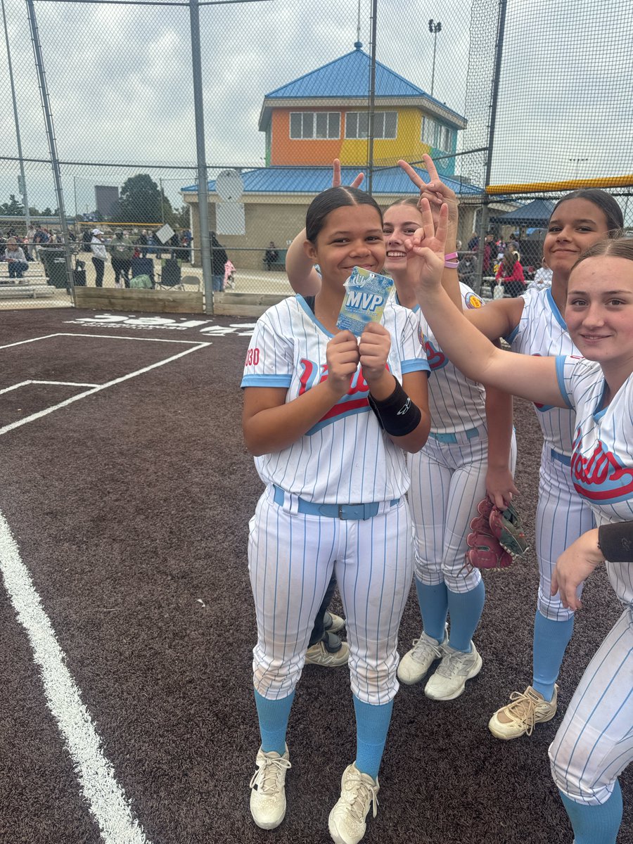 AhriyiaB's tweet photo. MVP BABYYYYY 💪✅️🥎
Went 3/3 at the plate in our 1st bracket game over the weekend in Dayton, OH at the Uncle Charlies Showcase. 
@sbsportsnetwork @bench424nmore @TopPreps @YAthletesF @DfwSho @MSPtakeover @commit2HBCU @OutsideTheGames @UWAA_United @MerlG_Official @SBRRetweets https://t.co/tuemn9hZeI