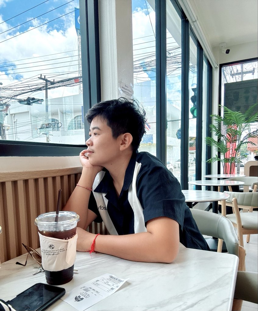 Dawnyy2537's tweet photo. ชีวิตก็เหมือนกาแฟ ต่อให้เติมหวานแค่ไหนก้ยังคงมีความขม ที่ต้องยอมรับ😁😁 https://t.co/Ke2UNm8Cyv