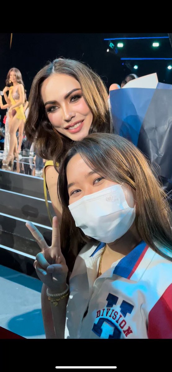 _iamhom's tweet photo. รักแรกจริงๆน้า หนูหน่ะตามเชียร์พี่ทั้งในจอนอกจอเลย และตอนนี้ดีใจมากๆที่พี่ชามีคนที่รักเยอะมากๆเลย ตอนนี้โพสต์แมสแล้ว ขออนุญาตอวดนะคะ🤣 สมัยที่เราเจอกันครั้งแรกเลยวันพรีริม เนี่ยขายของเก็บเงินซื้อบัตรไปหาเลยน้า ได้มา 1 แชะ อยากบอกว่ารักและภูมิใจในตัวพี่ชามากๆเลยยย 😊🐰🌻🤍 https://t.co/EoNdkcTxWM