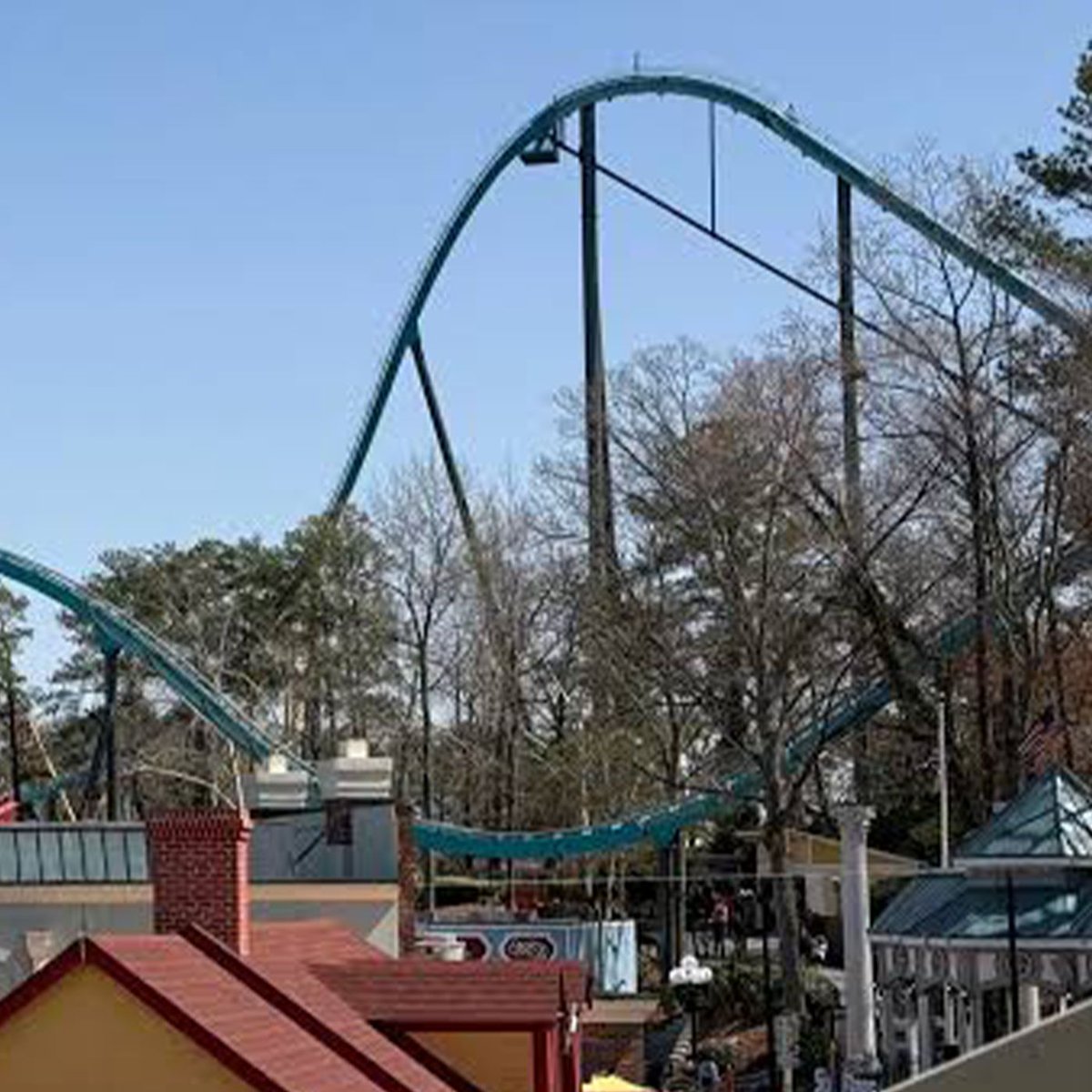 Dexerto's tweet photo. A man has died after falling from a roller coaster at Six Flags Over Georgia

Eyewitnesses say he hit other riders and the car during his fall https://t.co/Xq4VimH6YQ