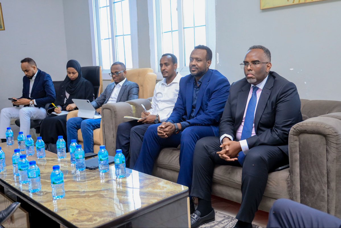 MoIFARSomalia's tweet photo. The Director General of the Ministry of Interior, Federal Affairs and Reconciliation, @AbdulkadirEA, visited HALMEEL, the National Unified Public Service Centre, where he formally received the keys to facilities designated for the Ministry’s Civil Registration and NGO Registration services.

The move represents an important step towards integrating the Ministry’s services into a more accessible and coordinated public service delivery system. Through HALMEEL’s unified approach, citizens and organisations will be able to access essential government services in one location, reducing administrative barriers and simplifying interactions with public institutions.

Beyond bringing services under one roof, this initiative reflects a wider shift towards citizen-centred governance, where public institutions are organised around the needs of the people they serve. It also supports efforts to improve service efficiency, accessibility and public confidence in government institutions.
