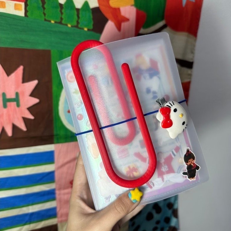 lewopard's tweet photo. ini sih bukan paper clip ya tapi PAPER CLIP 🤣 yang jumbo gini lucu buat decor jornaling book 📎📖 https://t.co/iodpiPyG0h
