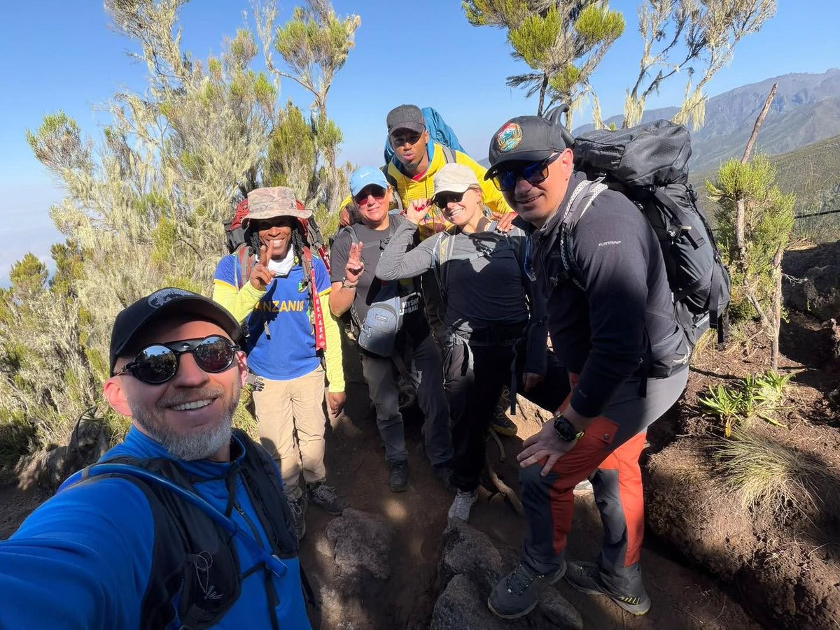 Leventyetim5's tweet photo. Dzień 2 za nimi: Shira Cave Camp, 3850 m. Ekipa w świetnych nastrojach i pod dobrą opieką Nafika Tours. Dziś aklimatyzacja na Lava Tower, 4600 m, potem noc w Barranco Camp na 3900 m. Kilimandżaro odsłania kolejne oblicze. https://t.co/xRxroggmad