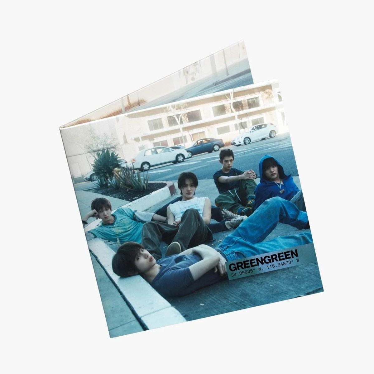 cittenl's tweet photo. GIVEAWAY SPECIAL BIRTHDAY #JAMES — by @zhaoyufunn &amp; @cittenl 

prizes:
⤷ Vinyl Only Street The 2nd EP 'GREENGREEN_playextended'
⤷ PC James Pot A

rules:
𖹭 coerina only
𖹭 like/rt post ini (kl mau moots boleh)
𖹭 comment with birthday wishes for james

end TBA. GOOD LUCK! https://t.co/5xcCf04qZZ