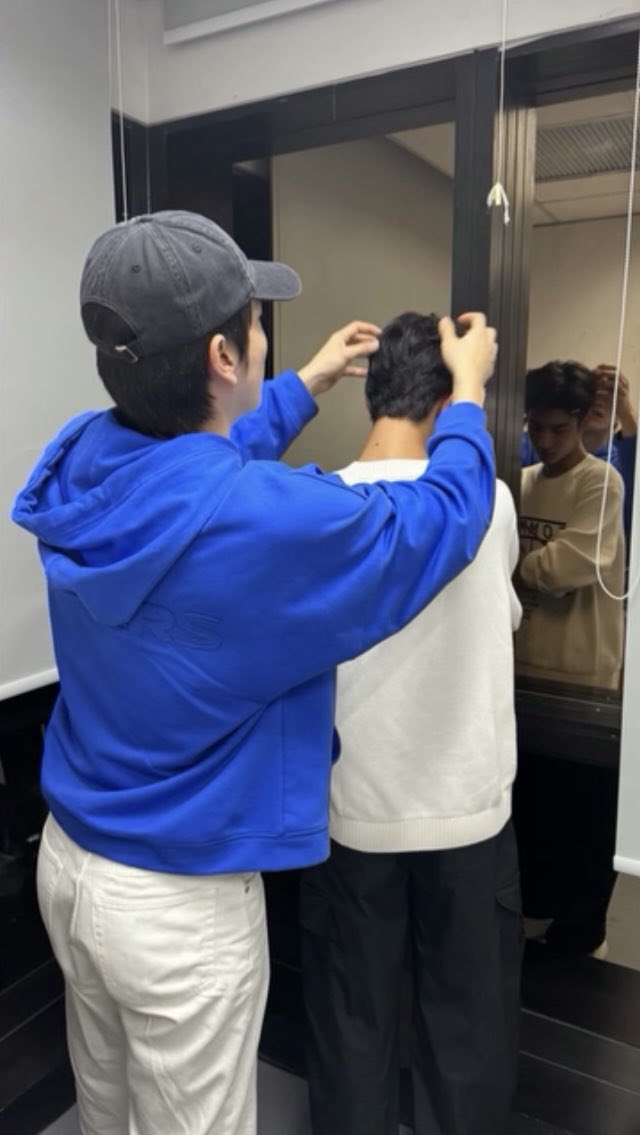 BLUEHEART_CH's tweet photo. ทำอะไรกันคะคู่นี้ หยุมหัว?

#InnOngsa #อินองศา https://t.co/N3gYrOB9cw
