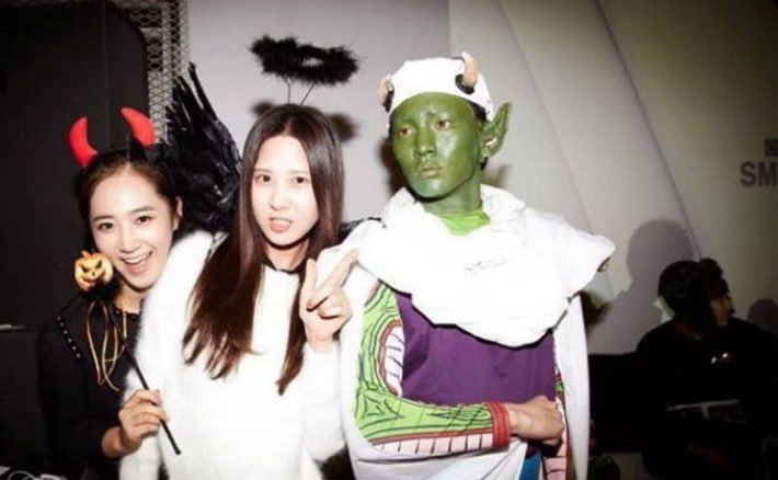 sowhatwoozzazee's tweet photo. 옛날에는말이다 할로윈때 에스엠에서 파티를했는데 그걸 실시간 중계 해줬음  그행사는 다른가수들은 커여운 악마뿔😈 작은날개 👼호박🎃하나 달고오는데 지들만 서울코믹월드 팀코처럼 본격적으로 등장한 중부권 코스어 샤이니로부터 시작되었으며 https://t.co/HeHaFWlOlg