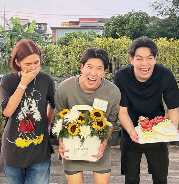 yuzumumu143's tweet photo. IT'S GIVING 😭😭🤏🏻#TheInvisibleDragonQ4 https://t.co/08CgekzKe7