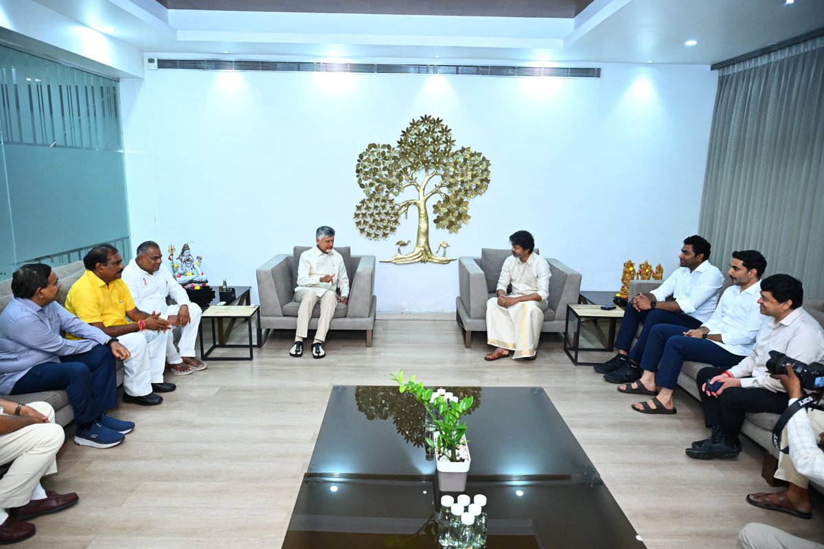 naralokesh's tweet photo. It was a pleasure to welcome Hon'ble Tamil Nadu Chief Minister Thiru Vijay garu to Andhra Pradesh today. Delighted to have him seek the blessings of Kanaka Durga Ammavaru on Indrakeeladri during Dasara Navaratri. His discussions with our CM @ncbn garu reflect a shared vision for the progress of both states. The Telugu-Tamil bond runs deep, and we will keep building on it.
@CMOTamilnadu