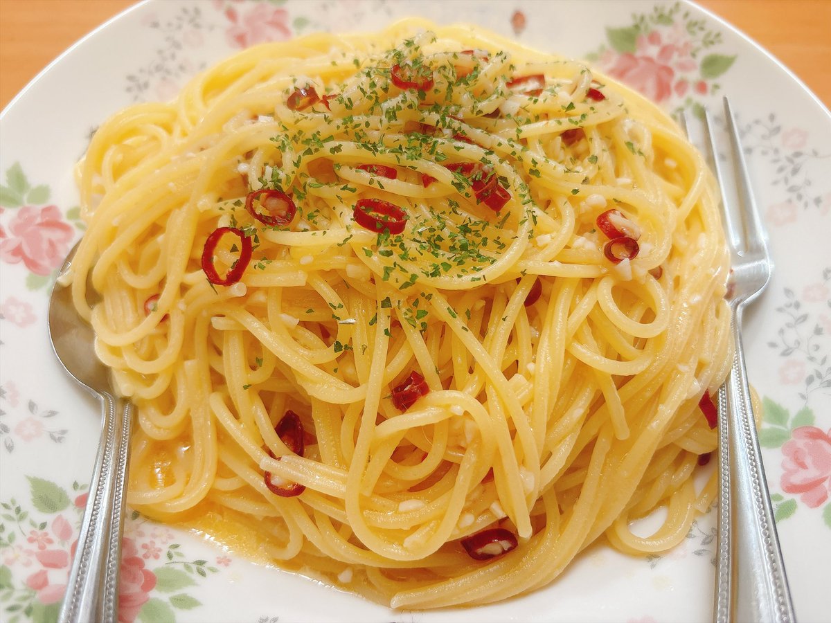 sugaratoon's tweet photo. ペペロンチーノなんて滅多に作らないけど、作ってみたよ！
正解が分からないけど、美味しかったと思う🤔𓈒𓂂𓏸

でもやっぱり、スープ系がすきなのであった！！ https://t.co/CtYEDq5VVZ
