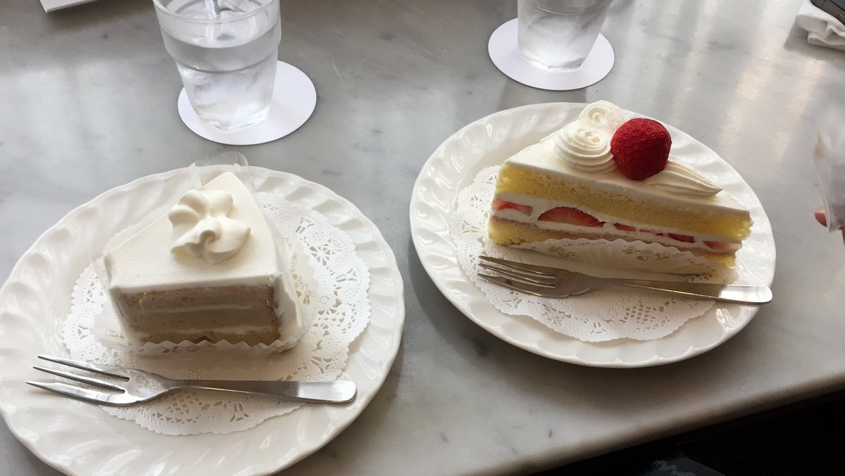 vuqb_'s tweet photo. 大切な人がてっぺんに乗ってるいちごを自分のケーキに乗せてくれたの大事な部分ありがとう嬉しいの気持ちでいっぱいだよ https://t.co/LAFeWvP09O