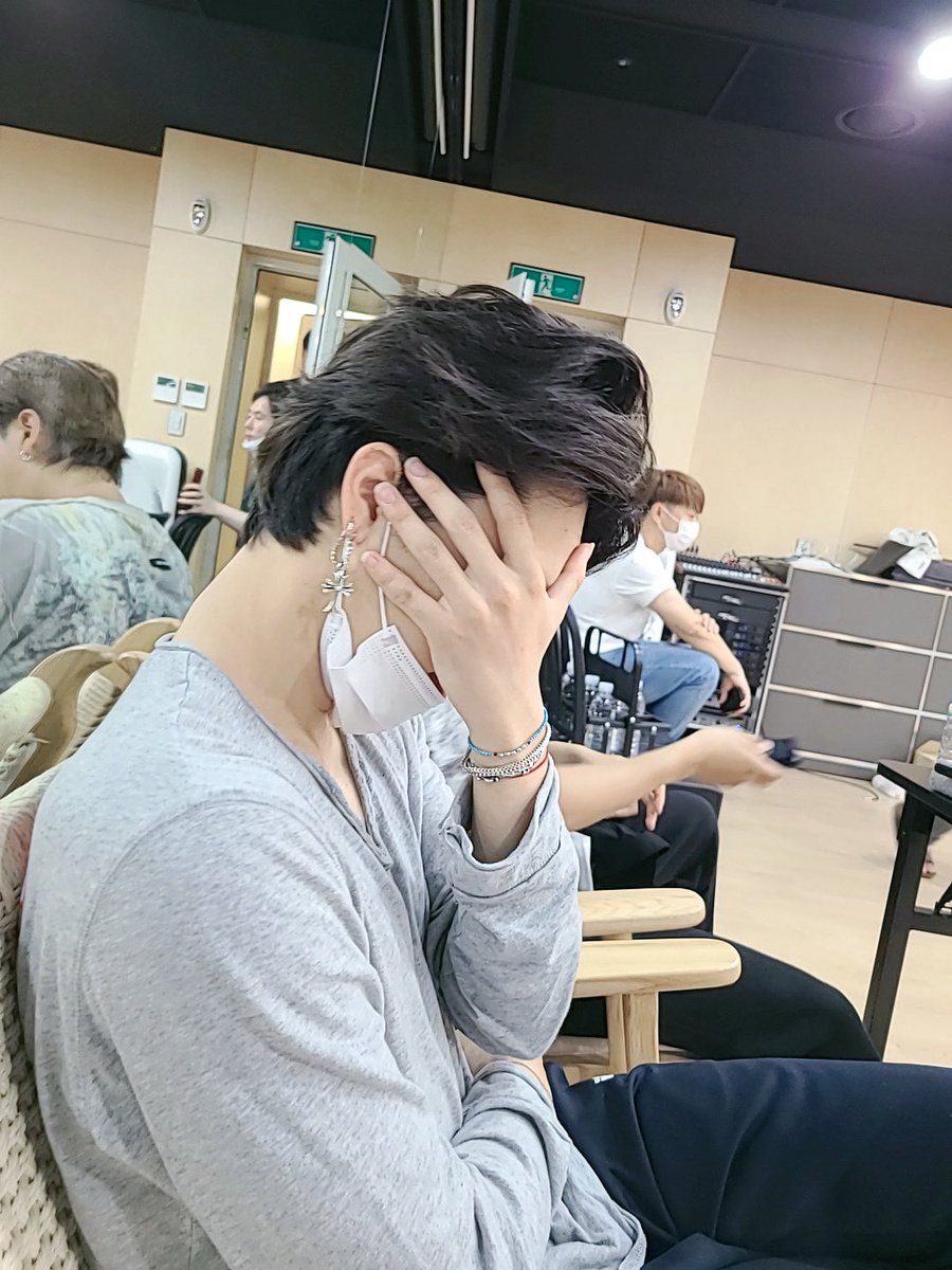 BaBiibabyGIRLL's tweet photo. 찾느라 수고했다. 이쁨받는 지민이~❤️ 헵뻘떼

By V https://t.co/f6Eld52Xdt