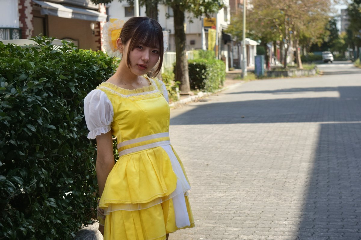 VayAdh's tweet photo. えくれあエクレット　真中ゆう さん☆
(Part.3✨️)

左のスペースがもう少し狭くてもよかったのかなと昨日は思いましたが、
今日になってこれはこれでありだと好きな写真になりました✨

たぶんモデルの真中さんの力技ですね😉👍️ありがとう🙏✨️

2026.10.12(日祝)
「rise Emotional Carnival -LIVE rise SHUNAN 19th anniversary-」
LIVE rise SHUNAN(山口県周南市)
ライブ前物販にて

#真中ゆう　@sr_033yellow
#えくれあエクレット　@EclairEclat_REC