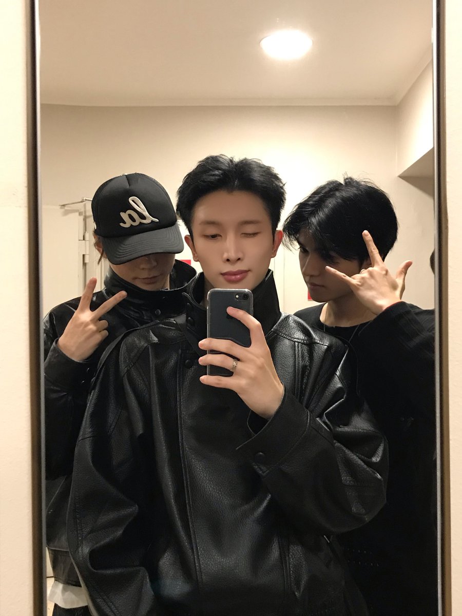 POW_grid's tweet photo. [#DONGYEON]
헝가리 도착🇭🇺
#POW #파우 #동연 https://t.co/CQbLgpCxKv