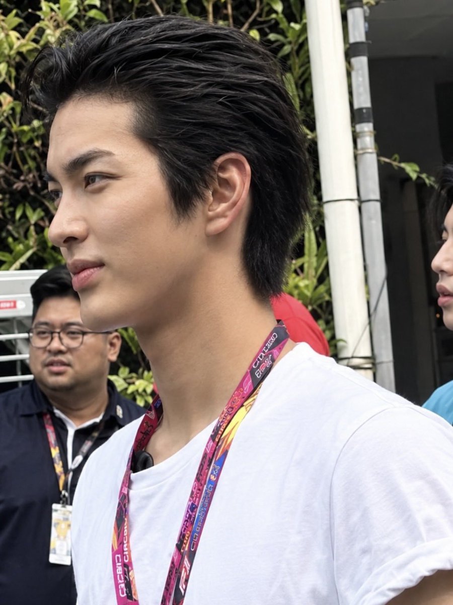 nicolynx's tweet photo. the F1 driver                   and                his WAG https://t.co/oIcYAdhQwc
