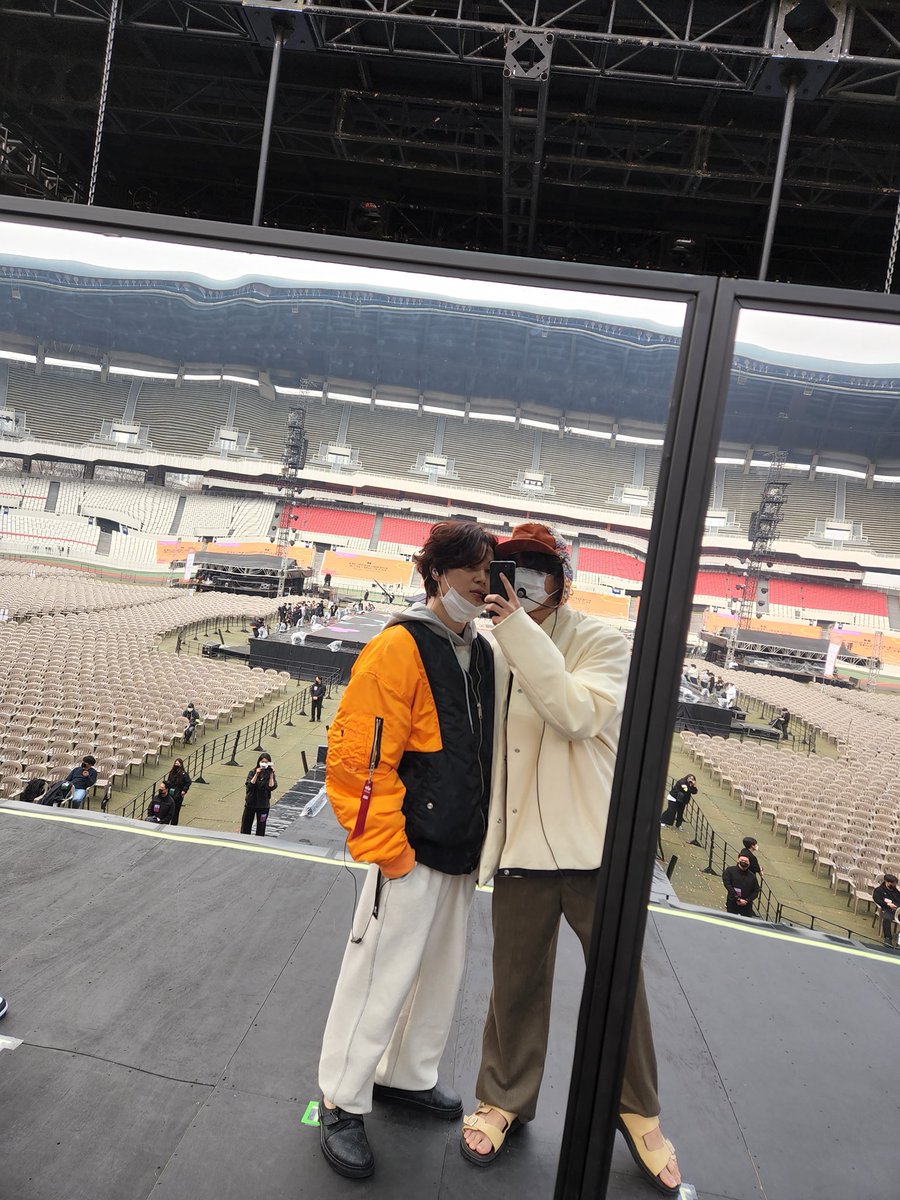 btsarmy_peru's tweet photo. [WEVERSE] @BTS_twt 

#V felicitó a #JIMIN por su cumpleaños en Weverse 🥹⭐️

🐯“Gracias por buscarlo con tanto empeño. Nuestro querido Jimin~❤️ Hepeul-te”

HAPPY BIRTHDAY JIMIN 
#ItBoyJiminDay
#31YearsOfSincerity
#OctoberMagicJimin
#1013Muse
#OurLightJimin
#BornForTheStageJimin https://t.co/vSsxDh3V41