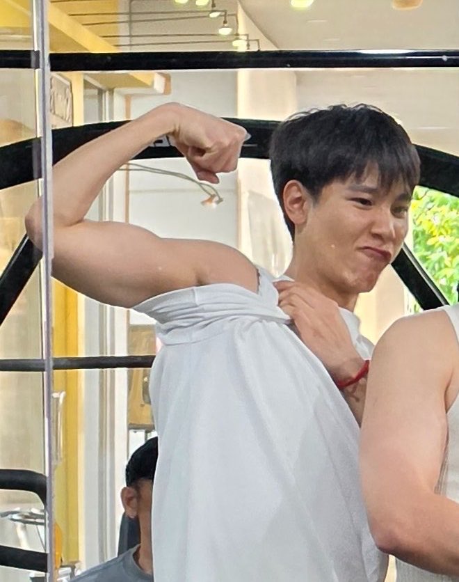 itsmeenme_'s tweet photo. ทุกคนรู้ใช่ไหมว่าฮีไปยกเวทเพราะอะไร https://t.co/6Puteop09b