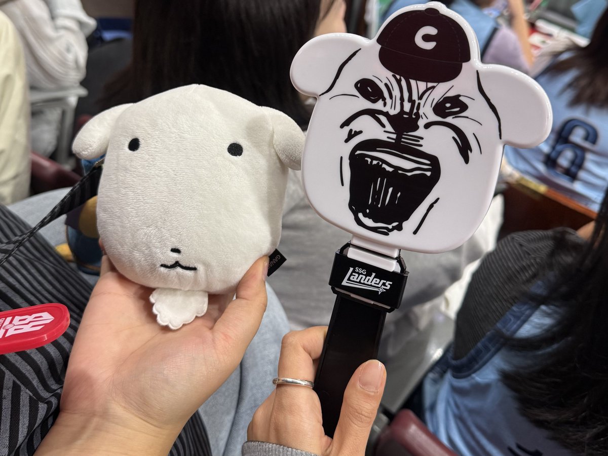 iiloveljh's tweet photo. 랜더스팬아니라서가나디짝짝이농구장들고다닐라고
(🔒쏘짝이클래퍼역할을잘못함..) https://t.co/XbRmHuJwbn