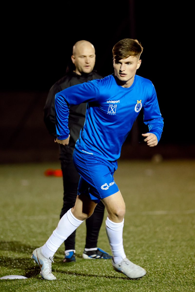 DgnSwifts's tweet photo. The team are warming up at Holm Park for our Euro-Electrix Mid Ulster Cup Round 2 fixture against Armagh City.

Come on Swifts 💙

#ARMvDUN #UTS https://t.co/iUbAHUbhUR