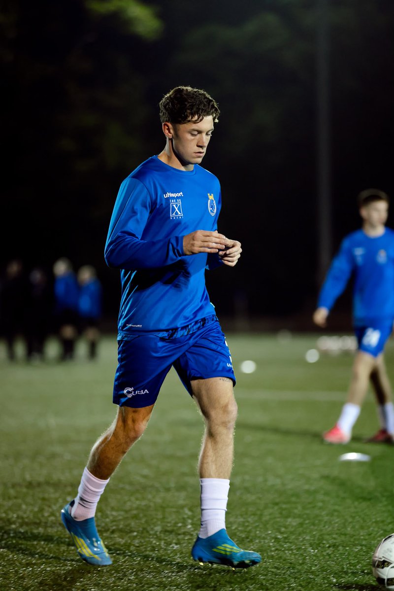 DgnSwifts's tweet photo. The team are warming up at Holm Park for our Euro-Electrix Mid Ulster Cup Round 2 fixture against Armagh City.

Come on Swifts 💙

#ARMvDUN #UTS https://t.co/iUbAHUbhUR