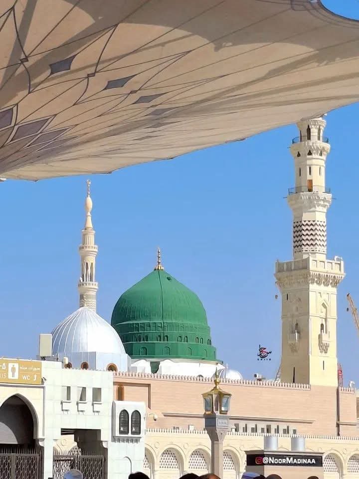 Kanzul_70's tweet photo. حُسنِ یُوسف پہ کٹیں مِصر میں انگشتِ زَناں

سَر کٹاتے ہیں تِرے نام پہ مردانِ عرب https://t.co/P1Jp1LyuH0
