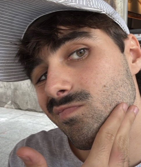 hauntedthorne's tweet photo. Martin posting this sequence of photos has me dying he’s so funny https://t.co/2hH41a6q6i