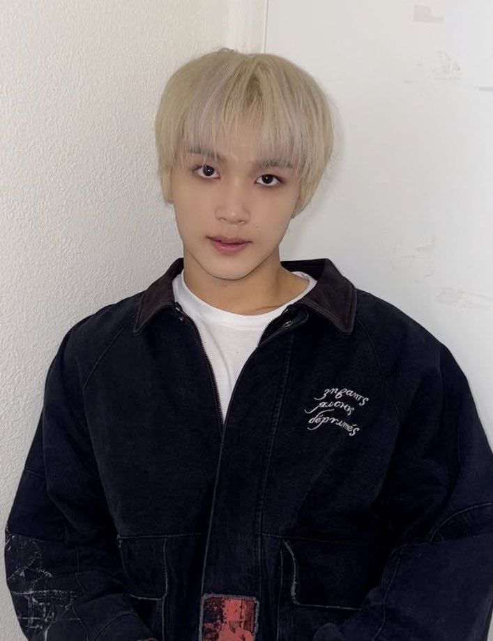 hyuck4ever's tweet photo. this is kinda the best anyone has looked in the history of the world and if u can’t see that im so sorry!!! this blonde bombshell!!!!!! https://t.co/lB3JcEcXO4