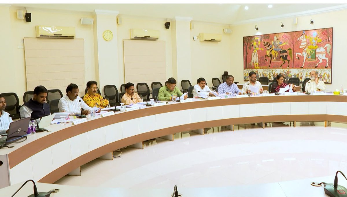 NityanandaBJP's tweet photo. ମାନ୍ୟବର ମୁଖ୍ୟମନ୍ତ୍ରୀ ଶ୍ରୀ @MohanMOdisha ଙ୍କ ଅଧ୍ୟକ୍ଷତାରେ ରାଜ୍ଯ କ୍ୟାବିନେଟର ୪୮ତମ  ବୈଠକ ଅନୁଷ୍ଠିତ ହୋଇଯାଇଛି। ଆଜିର ବୈଠକରେ ୧୧ ଟି ବିଭାଗର ୧୬ ଟି ପ୍ରସ୍ତାବ ଆଲୋଚନା ପୂର୍ବକ ଅନୁମୋଦନ କରାଯାଇଛି l

ଅନୁଷ୍ଠିତ କ୍ୟାବିନେଟ ବୈଠକରେ ବିଦ୍ୟାଳୟ ଓ ଗଣଶିକ୍ଷା ବିଭାଗର ୩ଟି ଗୁରୁତ୍ୱପୂର୍ଣ୍ଣ ପ୍ରସ୍ତାବ ଉପରେ ମୋହର ବାଜିଛି। ସେ ପ୍ରସ୍ତାବ ମଧ୍ୟରେ ରହିଛି, ମାଧ୍ୟମିକ ଶିକ୍ଷା ନିର୍ଦ୍ଦେଶକ, ଓଡ଼ିଶାଙ୍କ ଅଧୀନସ୍ଥ ସମସ୍ତ ସରକାରୀ ମାଧ୍ୟମିକ ବିଦ୍ୟାଳୟ ଶିକ୍ଷକ ଏବଂ ସମକକ୍ଷ ପଦବୀଗୁଡ଼ିକର ନିଯୁକ୍ତି ପ୍ରଣାଳୀ ଓ ସେବା ସର୍ତ୍ତାବଳୀକୁ ନିୟନ୍ତ୍ରିତ କରିବା ପାଇଁ ନୂତନ ନିୟମାବଳୀ "ଓଡ଼ିଶା ମାଧ୍ୟମିକ ଶିକ୍ଷା (ନିଯୁକ୍ତି ପ୍ରଣାଳୀ ଓ ସେବା ସର୍ତ୍ତାବଳୀ) ନିୟମାବଳୀ, ୨୦୨୬" ର ପ୍ରଣୟନ।

ପ୍ରଚଳିତ ନିୟମାବଳୀରେ ଥିବା ସେବା ସମ୍ବନ୍ଧୀୟ ଅସଙ୍ଗତିଗୁଡ଼ିକର ସମାଧାନ କରିବା, ନିଯୁକ୍ତି ମାନଦଣ୍ଡକୁ ସମସାମୟିକ ମାନକ ସହିତ ସାମଞ୍ଜସ୍ୟ ରଖିବା, ଏକ ସମାନ ରାଜ୍ୟସ୍ତରୀୟ କ୍ୟାଡର ସୋପାନ ପ୍ରତିଷ୍ଠା ଏବଂ ହିନ୍ଦୀ ଓ ସଂସ୍କୃତ ଶିକ୍ଷକମାନଙ୍କୁ ରାଜ୍ୟସ୍ତରୀୟ କ୍ୟାଡର ମାନ୍ୟତା ଦେବା ସହ ପଦୋନ୍ନତିର ସୁବିଧା ଯୋଗାଇ ଦେବା ପାଇଁ ପ୍ରଚଳିତ "ଓଡ଼ିଶା ଅଧସ୍ତନ ଶିକ୍ଷା (ନିଯୁକ୍ତି ପ୍ରଣାଳୀ ଓ ସେବା ସର୍ତ୍ତାବଳୀ) ନିୟମାବଳୀ, ୧୯୯୩" ପରିବର୍ତ୍ତେ ନୂତନ "ଓଡ଼ିଶା ମାଧ୍ୟମିକ ଶିକ୍ଷା (ନିଯୁକ୍ତି ପ୍ରଣାଳୀ ଓ ସେବା ସର୍ତ୍ତାବଳୀ) ନିୟମାବଳୀ, ୨୦୨୬" କୁ ପ୍ରଣୟନ କରିବାକୁ ନିଷ୍ପତି ନିଆଯାଇଅଛି।

ସେହିଭଳି  ପ୍ରାଥମିକ ଶିକ୍ଷା (ନିଯୁକ୍ତି ପଦ୍ଧତି ଏବଂ ଶିକ୍ଷକ ଓ ଅଧିକାରୀମାନଙ୍କ ସେବା ସର୍ତ୍ତାବଳୀ) ନିୟମାବଳୀ, ୧୯୯୭" ର ସଂଶୋଧନ କରିବାକୁ ନିଷ୍ପତ୍ତି ନେଇଛନ୍ତି । ଆଜିର କ୍ୟାବିନେଟରେ ଏହିଭଳି ଗୁରୁତ୍ୱପୂର୍ଣ୍ଣ ପ୍ରସ୍ତାବ ଉପରେ ମୋହର ବାଜି ଥିବାରୁ ମୁଁ ମାନ୍ୟବର ମୁଖ୍ୟମନ୍ତ୍ରୀଙ୍କୁ ଧନ୍ୟବାଦ ଜଣାଉଛି।