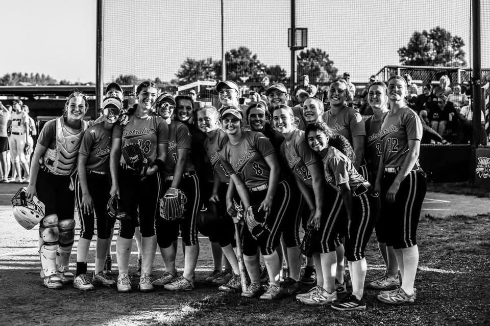 chssball2021's tweet photo. 12-0 Varsity win vs Bowling Green for our last regular season game! Jaylynn Brown with a momentous milestone hitting 1,000 Career Strikeouts and scoring our first run of the game with a Solo Home Run! https://t.co/9yoPUVZwF5